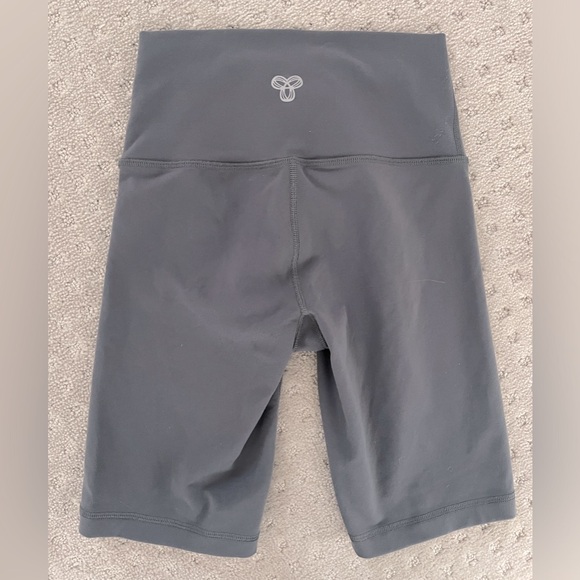 TNA TNAction 9" Biker Shorts (Echo Grey) XS - Picture 3 of 6